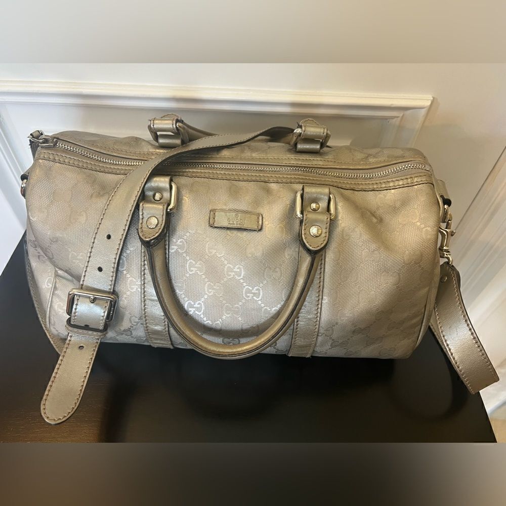 *RARE* GUCCI SILVER HANDBAG WITH CROSSBODY STRAP